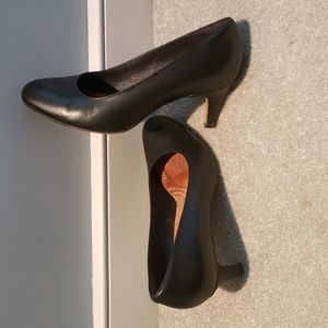 Clarks black heels sz 8